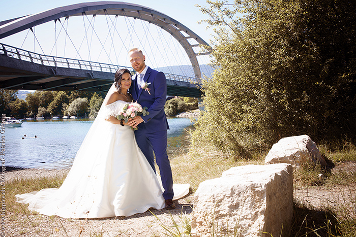 Brautpaar bei Brücke in Grenchen
