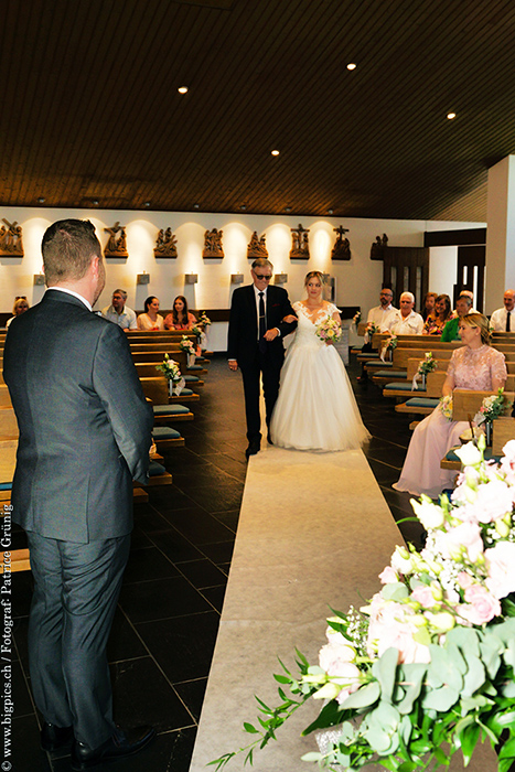 Hochzeits Einzug in die Kirche