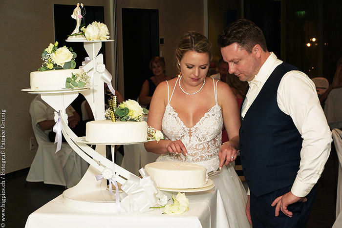 Hochzeitstorten Anschneiden im Al Ponte Wangen an der Aare