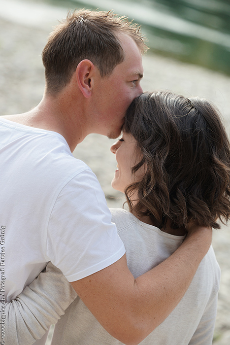 Kuss auf die Stirn - Hochzeits vor Shooting in Aarburg an der Aare