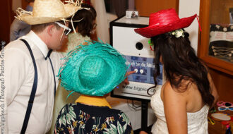 Fotobox im Einsatz an einer Hochzeit