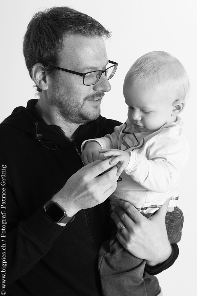 Kinderfotoshooting, Babyfotoshooting im Fotostudio mit Vater